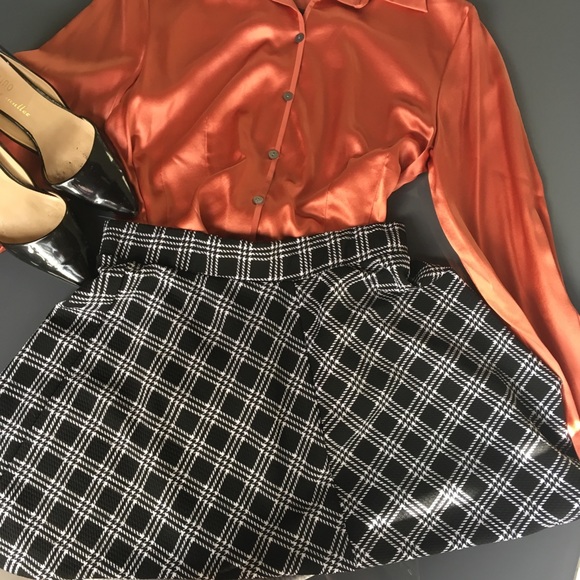 Charlotte Russe Dresses & Skirts - White and Black Fall Skirt